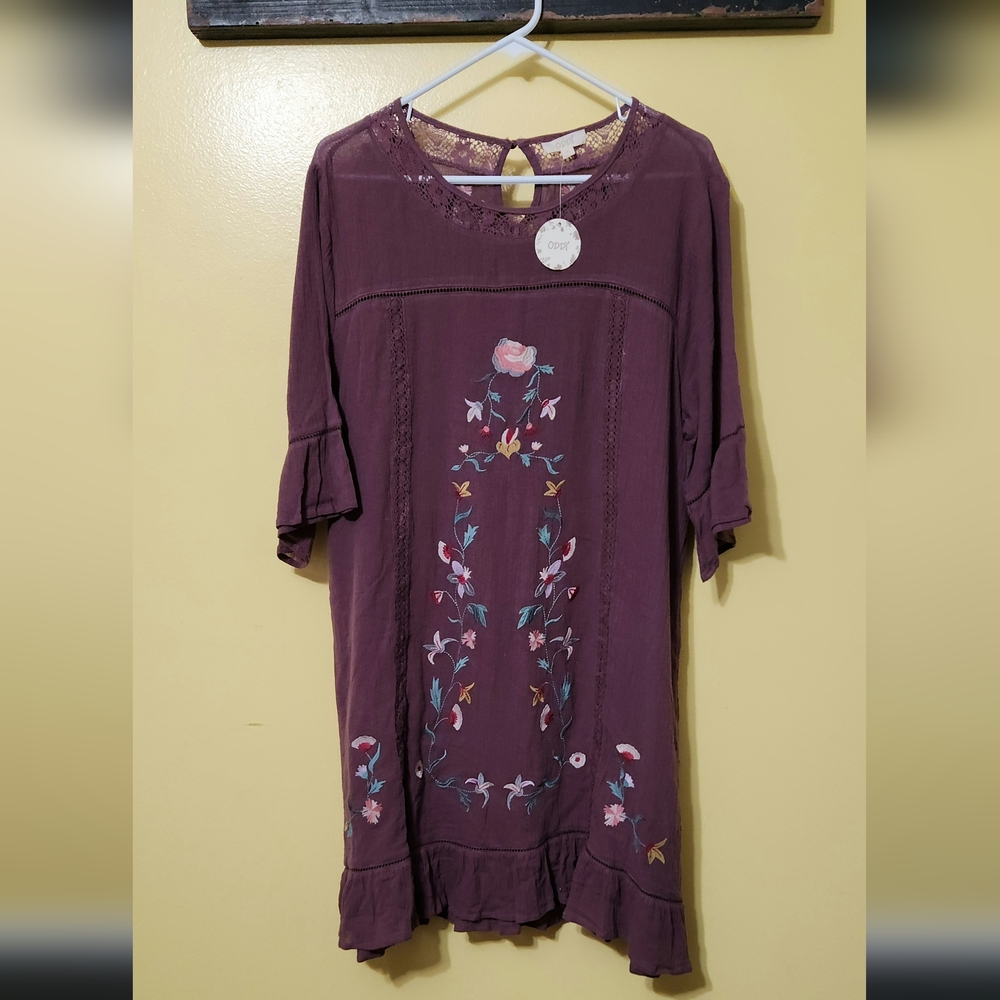 ODDY purple embroidered floral mini dress. Keyhole back. Size XL